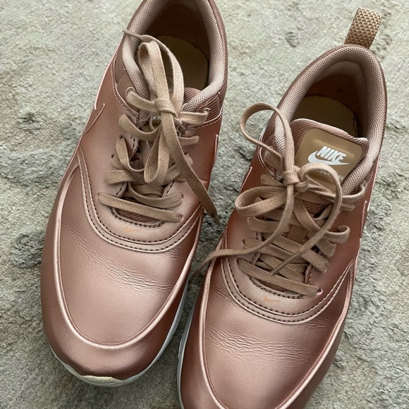 Nike Air Max Thea women’s Rose Gold Sneakers, size 7 - Picture 3 of 8
